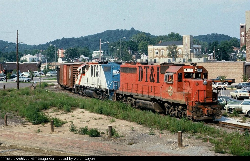 DT&I Ironton Turn with 405 and Bicentennial 1776
